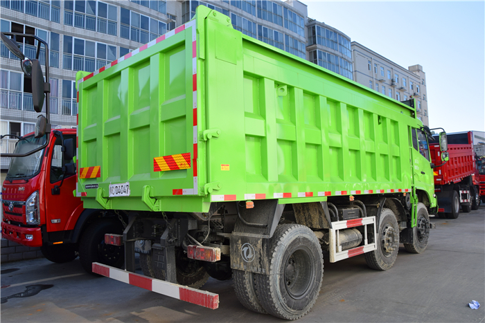 最新款五軸東風(fēng)自卸車，性能、特點(diǎn)與應(yīng)用前景